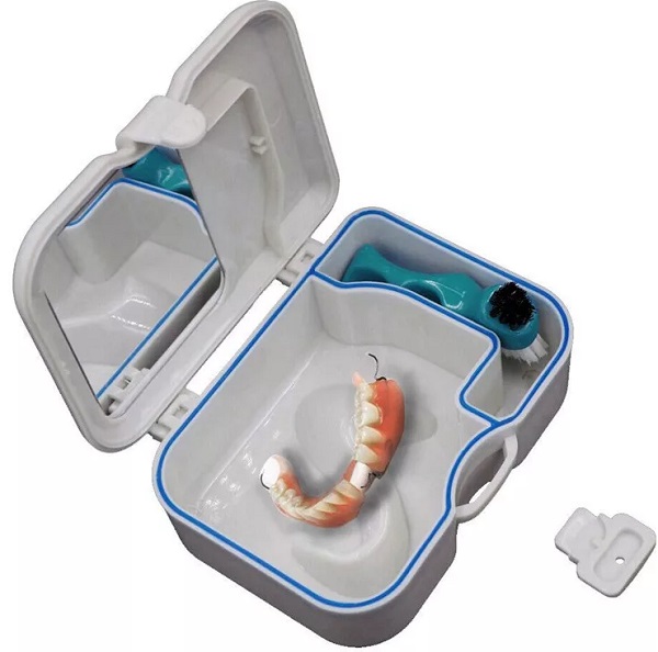 Контейнер для зубных протезов REVYLINE Denture Box с щеткой (1642/6)