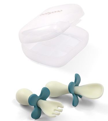 Ложка и Вилка с ограничителем в футляре BABYONO 12м+ арт.969/02 (цв.в асс.)